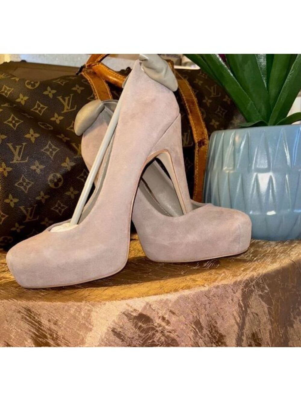 Dolce Vita Suede with leather bow on back Pumps (Gray/Beige) Sz-8